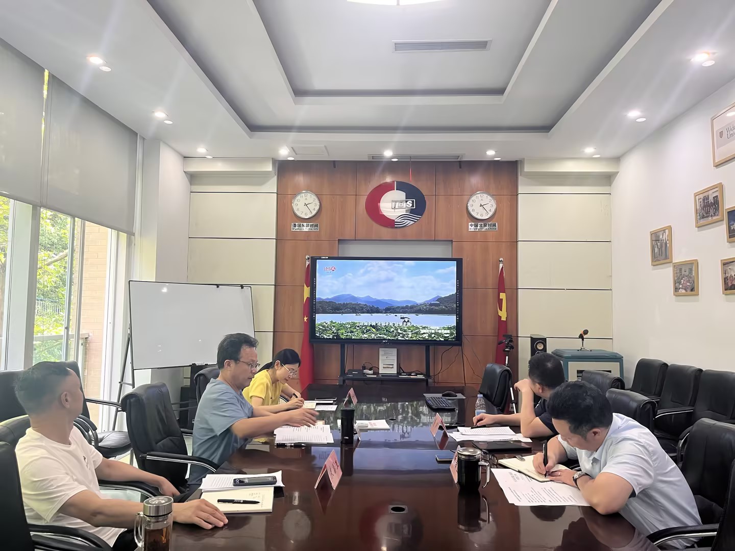 中心组学习-2(1).jpg